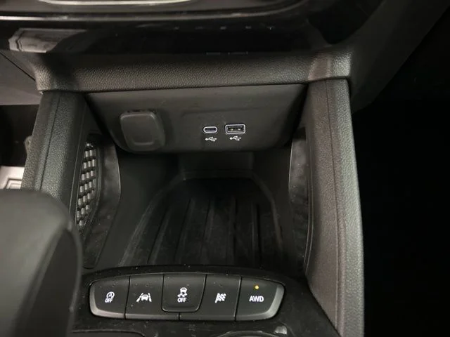 Used 2025 White Chevrolet LT image 18