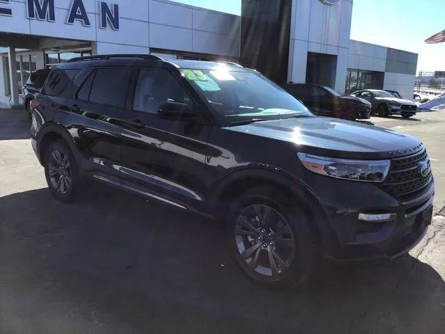 2023 Ford Explorer XLT 4WD's photo
