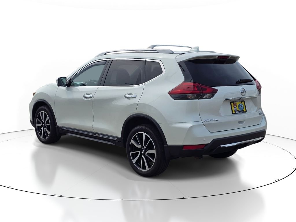 Used 2019  Nissan SL image 3
