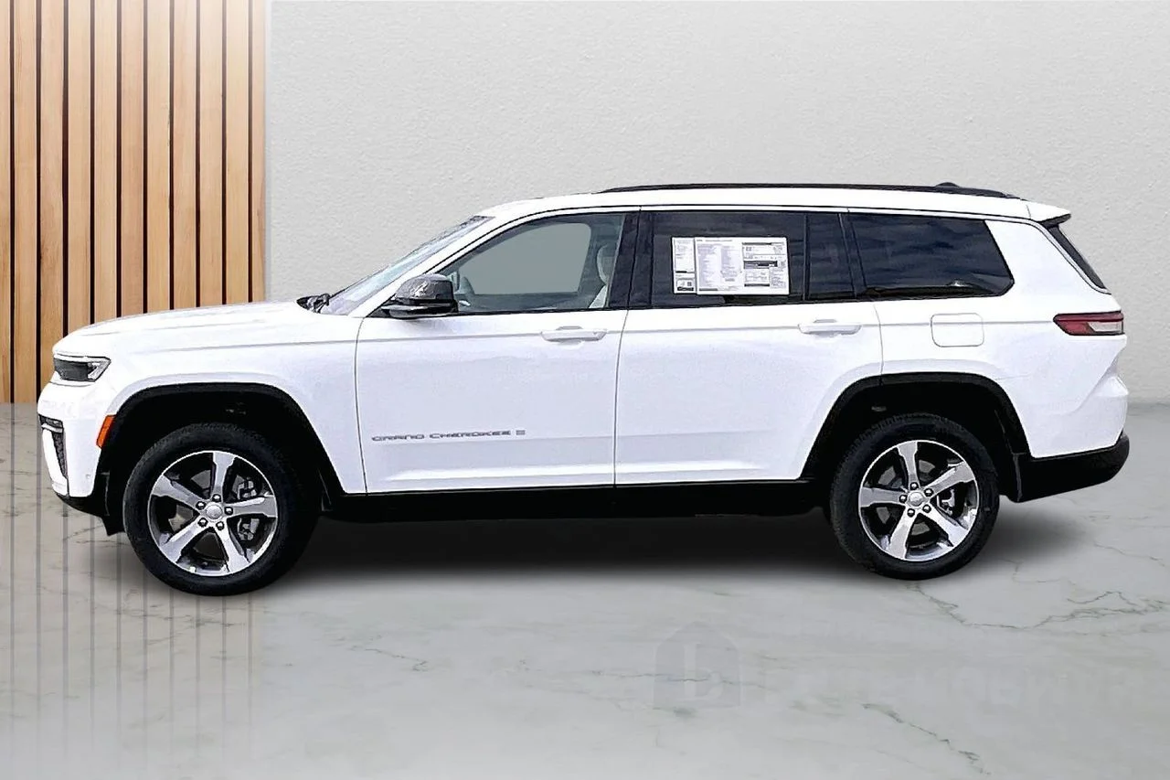 New 2026 Bright White Clear-Coat Exterior Paint Jeep Limited image 6