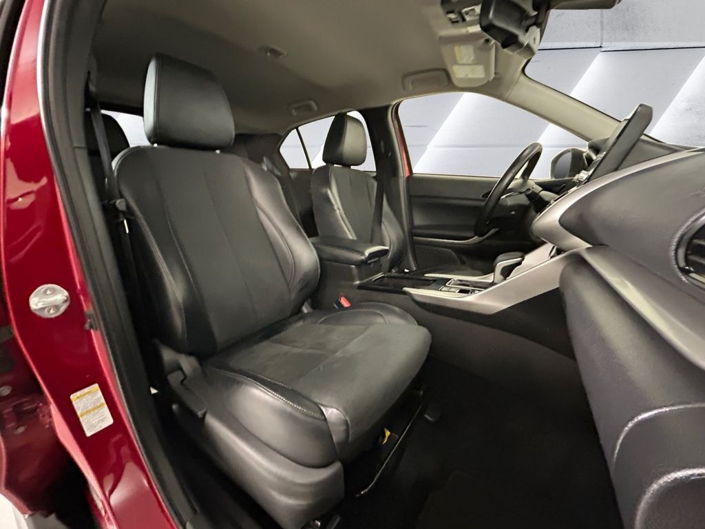 Used 2024 Silver Mitsubishi SE image 14