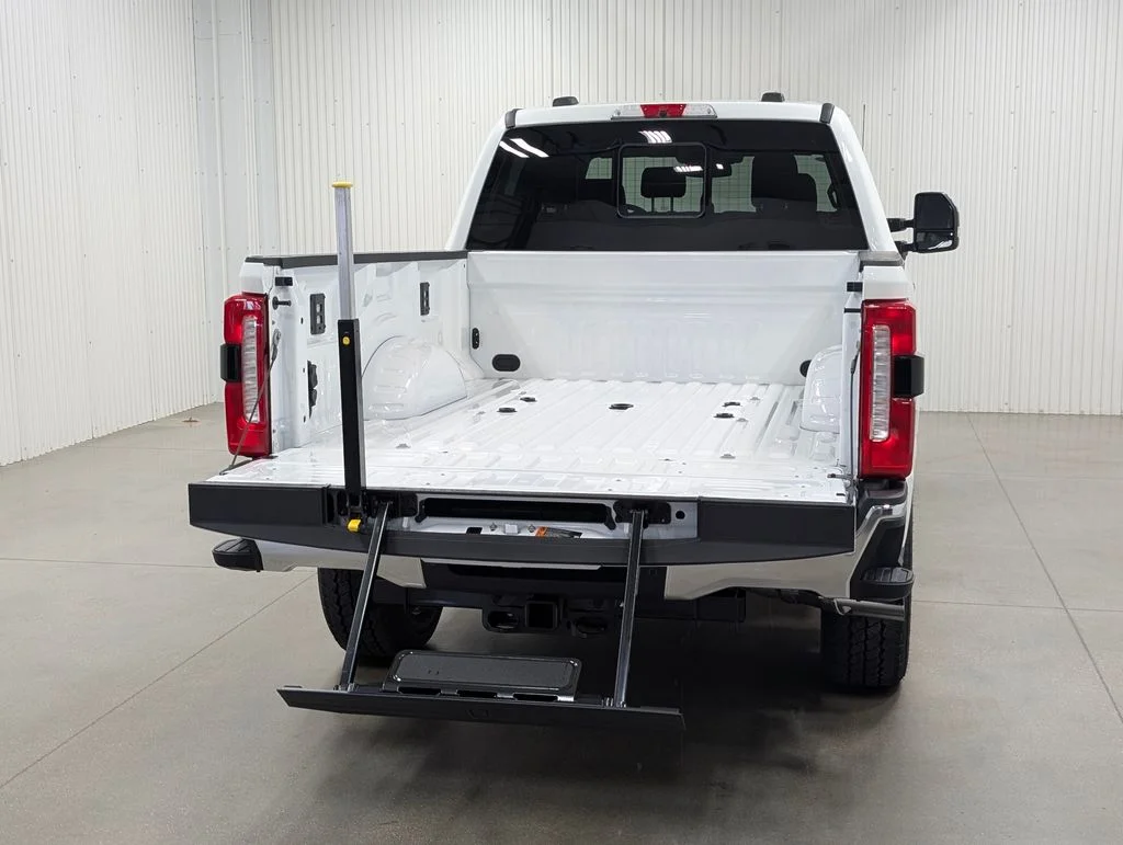 New 2026 Star White Metallic Tri-Coat Ford F-250® Lariat® image 29
