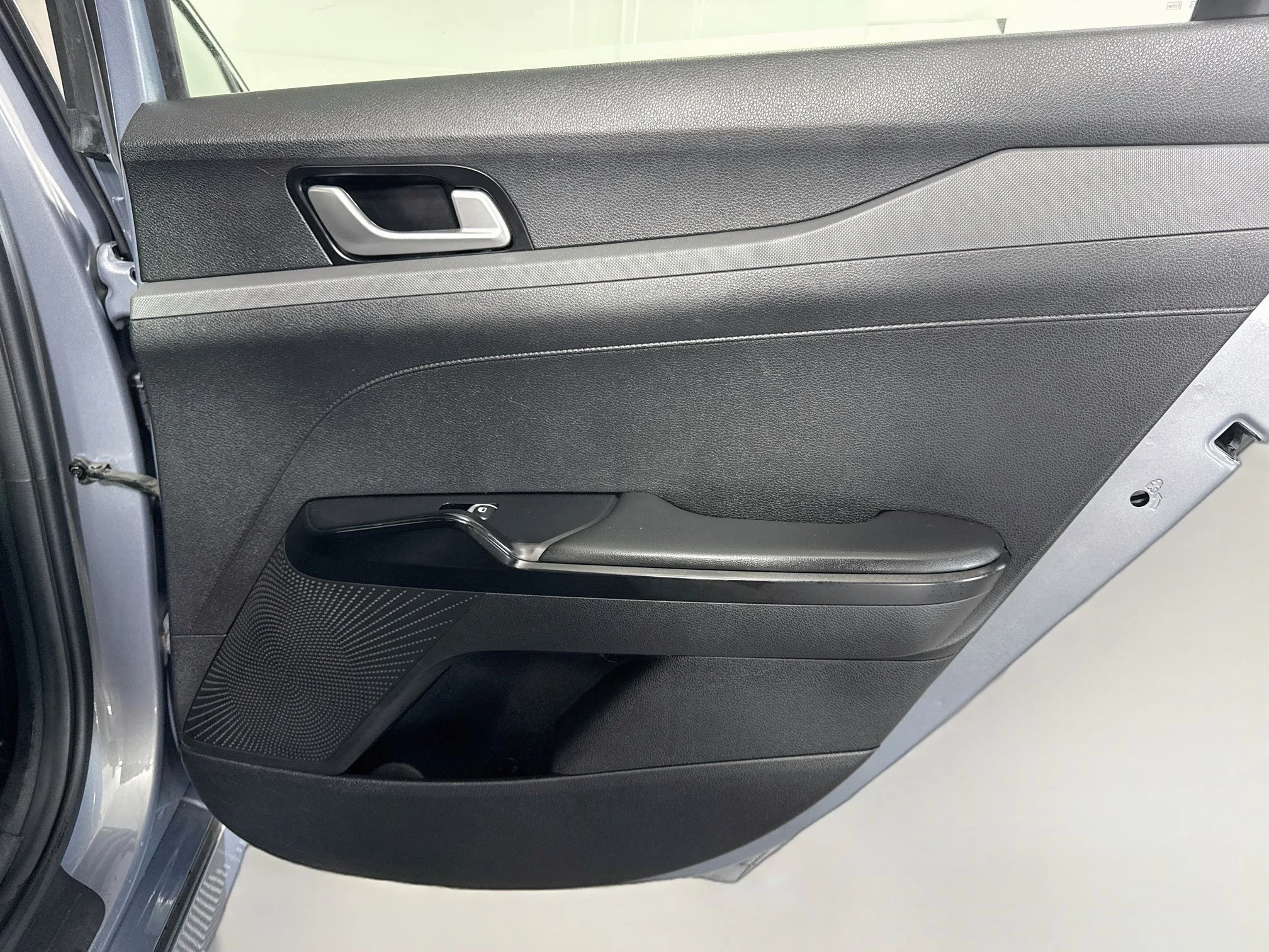 Used 2023 Everlasting Silver Kia LXS image 24