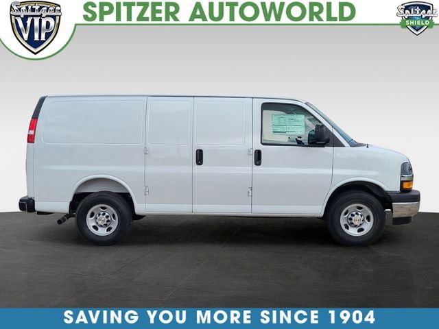 New 2025 Summit White Chevrolet WT image 4