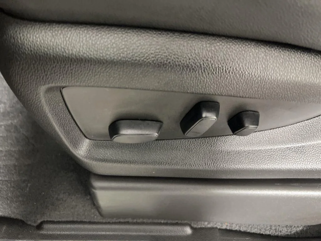 Used 2020 Black Chevrolet Premier image 20