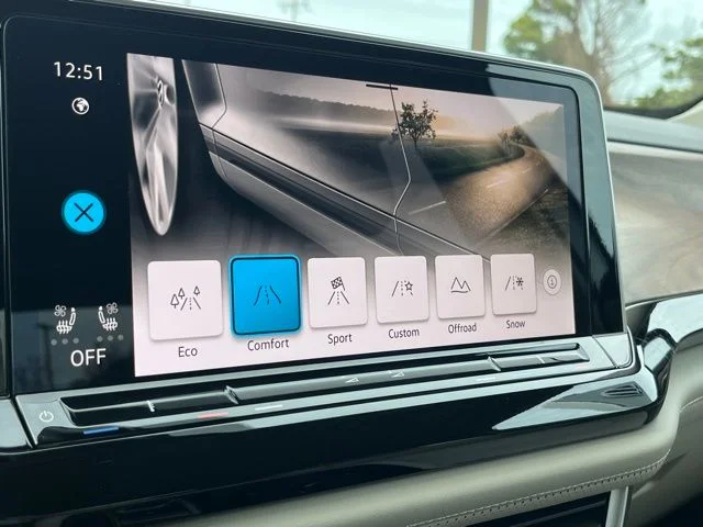 New 2026 White Volkswagen 2.0T SE w/Technology image 39