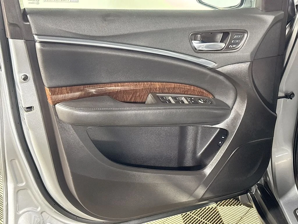 Used 2018 Silver Acura 3.5L image 10