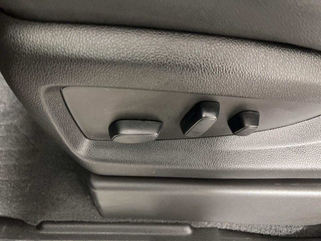 Used 2020 Black Chevrolet Premier image 20
