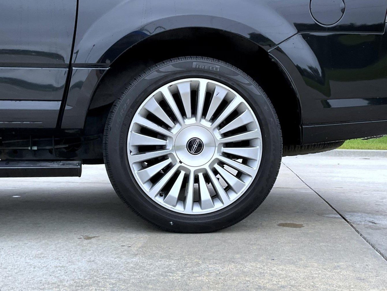 Used 2015 Black Lincoln Base image 25