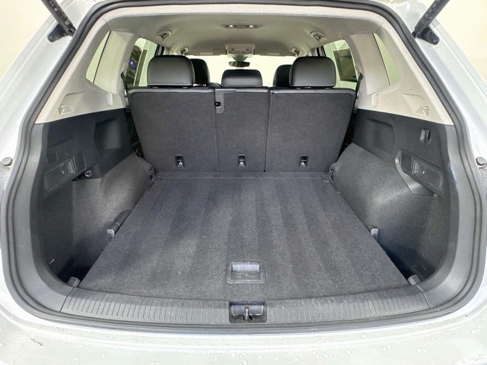 Used 2024 Pyrite Silver Metallic Volkswagen SE image 23
