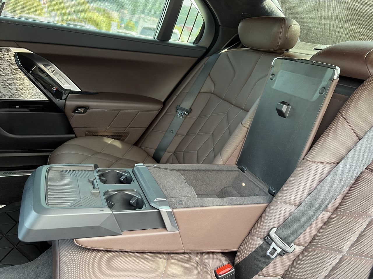 Used 2023 Black Sapphire Metallic BMW 740i image 33