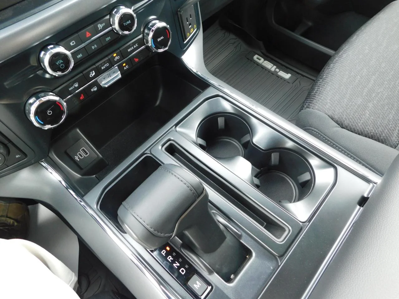 New 2026 Carbonized Gray Metallic Ford XLT image 49