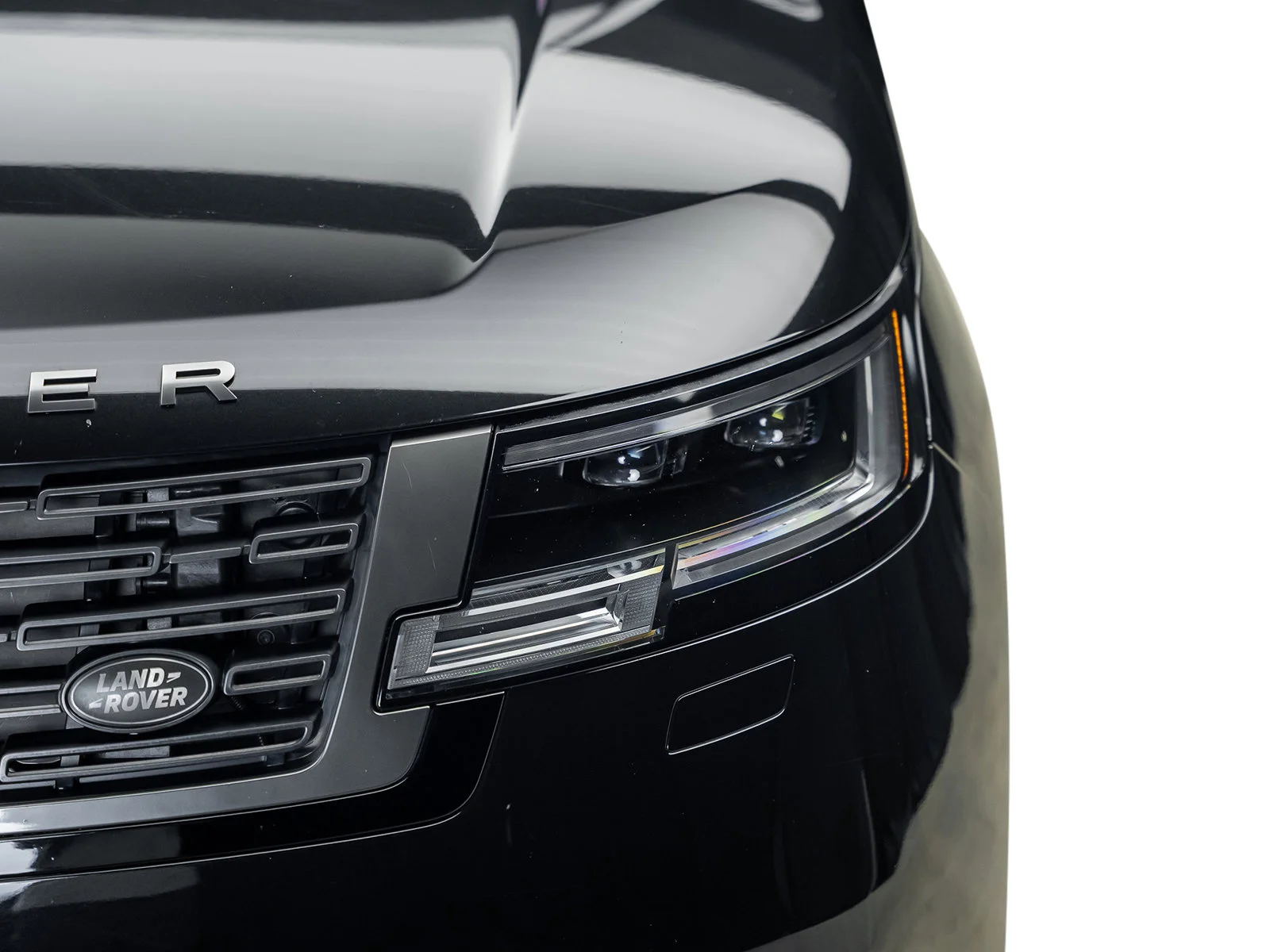 Used 2023 Black Land Rover SE image 4