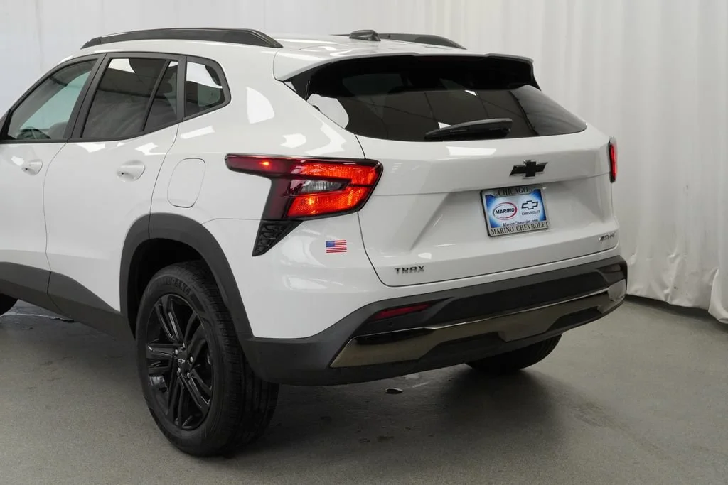 New 2026 Summit White Chevrolet ACTIV image 36