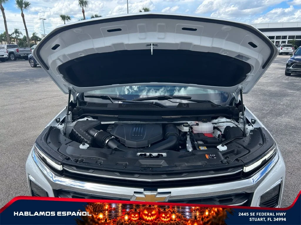Used 2026 Summit White Chevrolet LT image 11