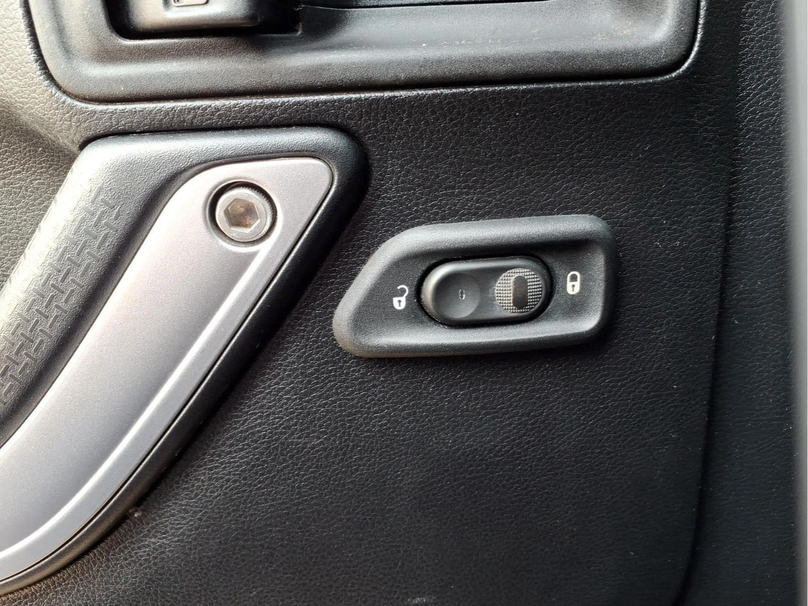 Used 2015 Black Jeep Sahara image 17