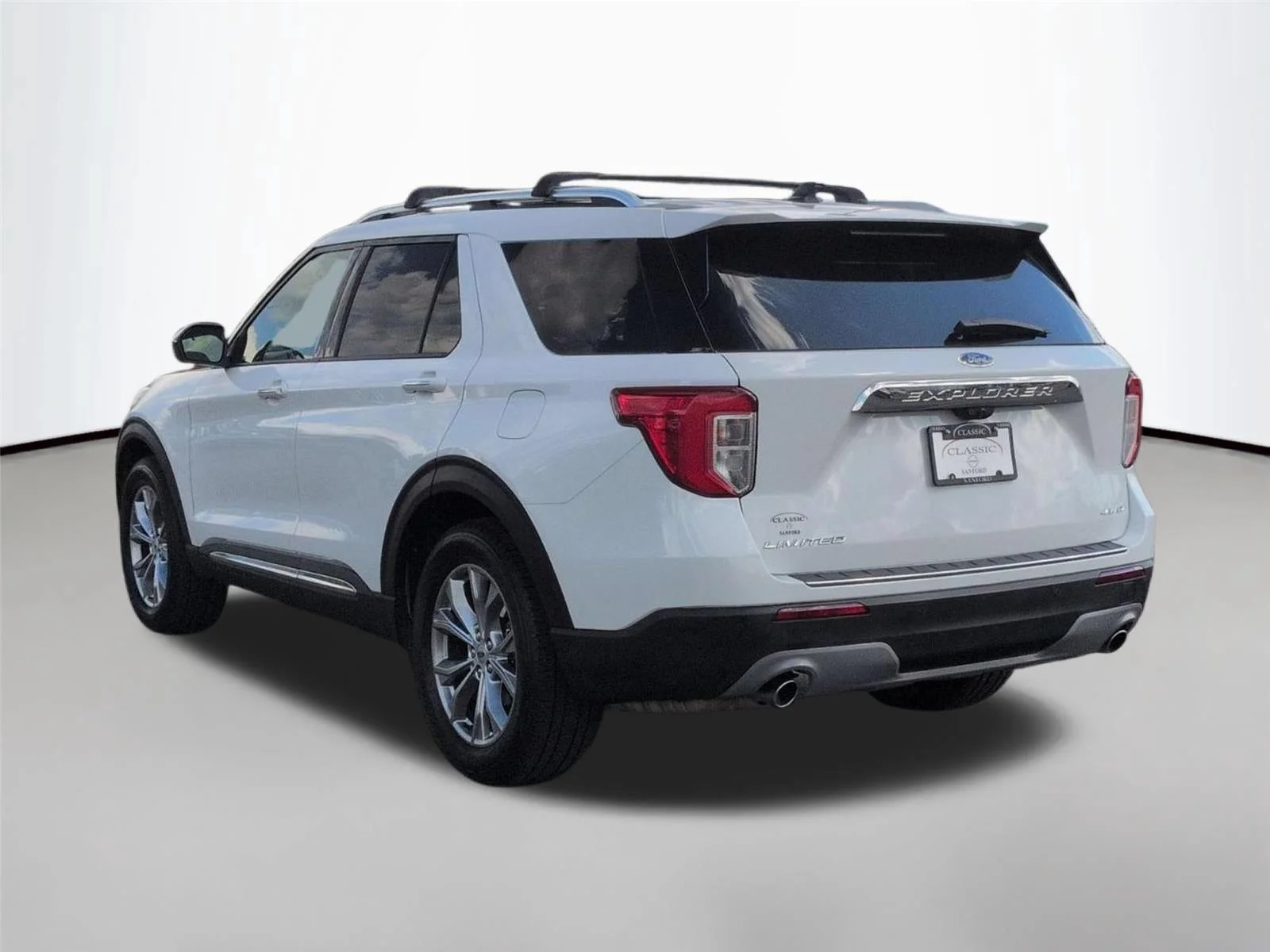 Used 2022 Star White Metallic Tri-Coat Ford Limited image 3