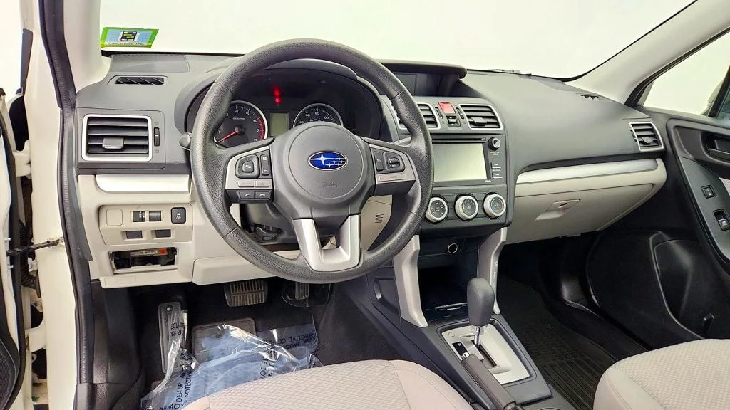 Used 2018 Crystal White Pearl Subaru 2.5i CVT w/ Alloy Wheel Package image 12