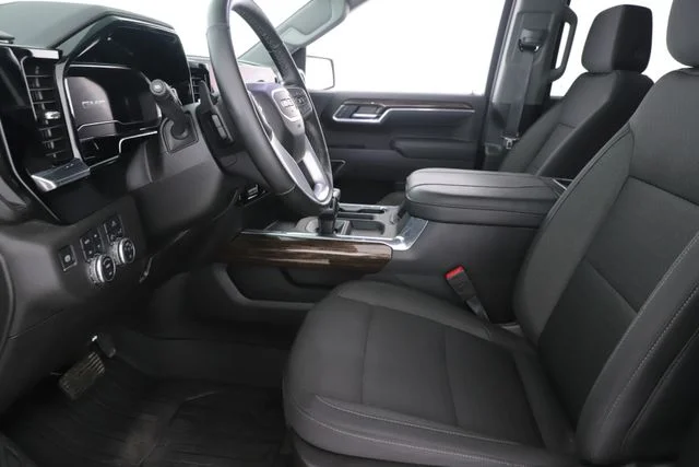 Used 2025 White GMC Elevation image 16