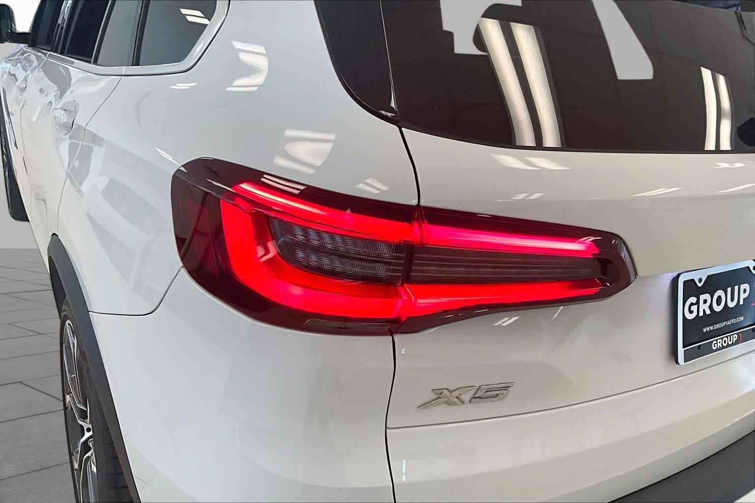 Used 2023 Alpine White BMW sDrive40i image 27