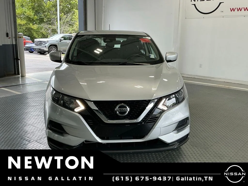 Used 2020 Brilliant Silver Metallic Nissan S image 11