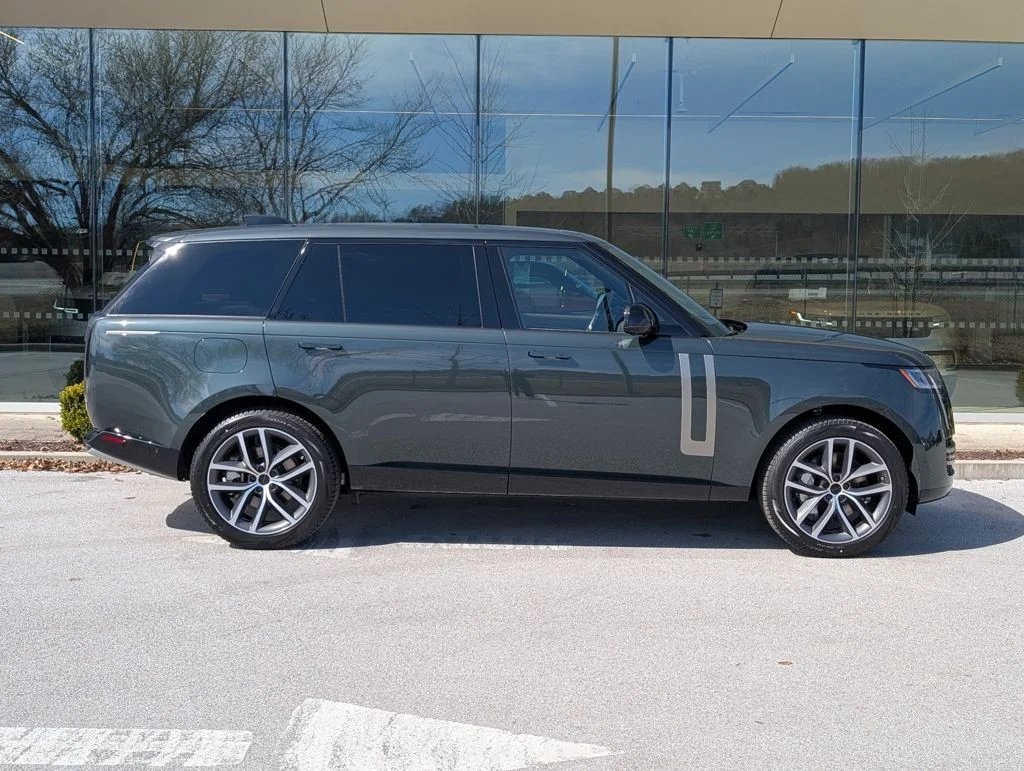 New 2026 Belgravia Green Land Rover SE image 9