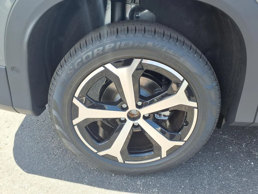 New 2026 Platinum Gray Metallic Volkswagen 2.0T SE image 7