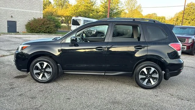 Used 2017 Black Subaru 2.5i Premium image 4