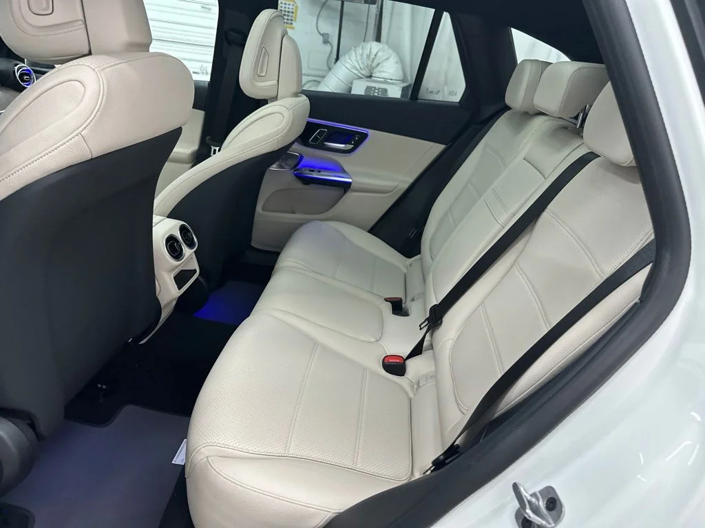 New 2027 White Mercedes-Benz GLC 300 image 23