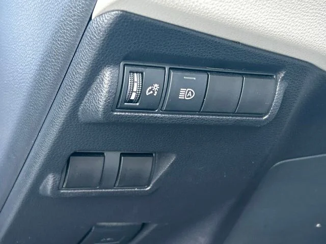Used 2025  Toyota L image 19