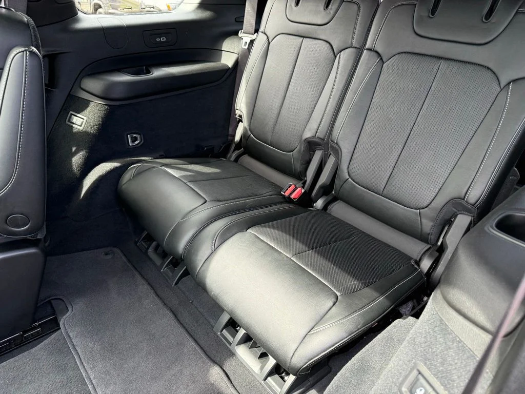 Used 2023 White Jeep Overland image 22