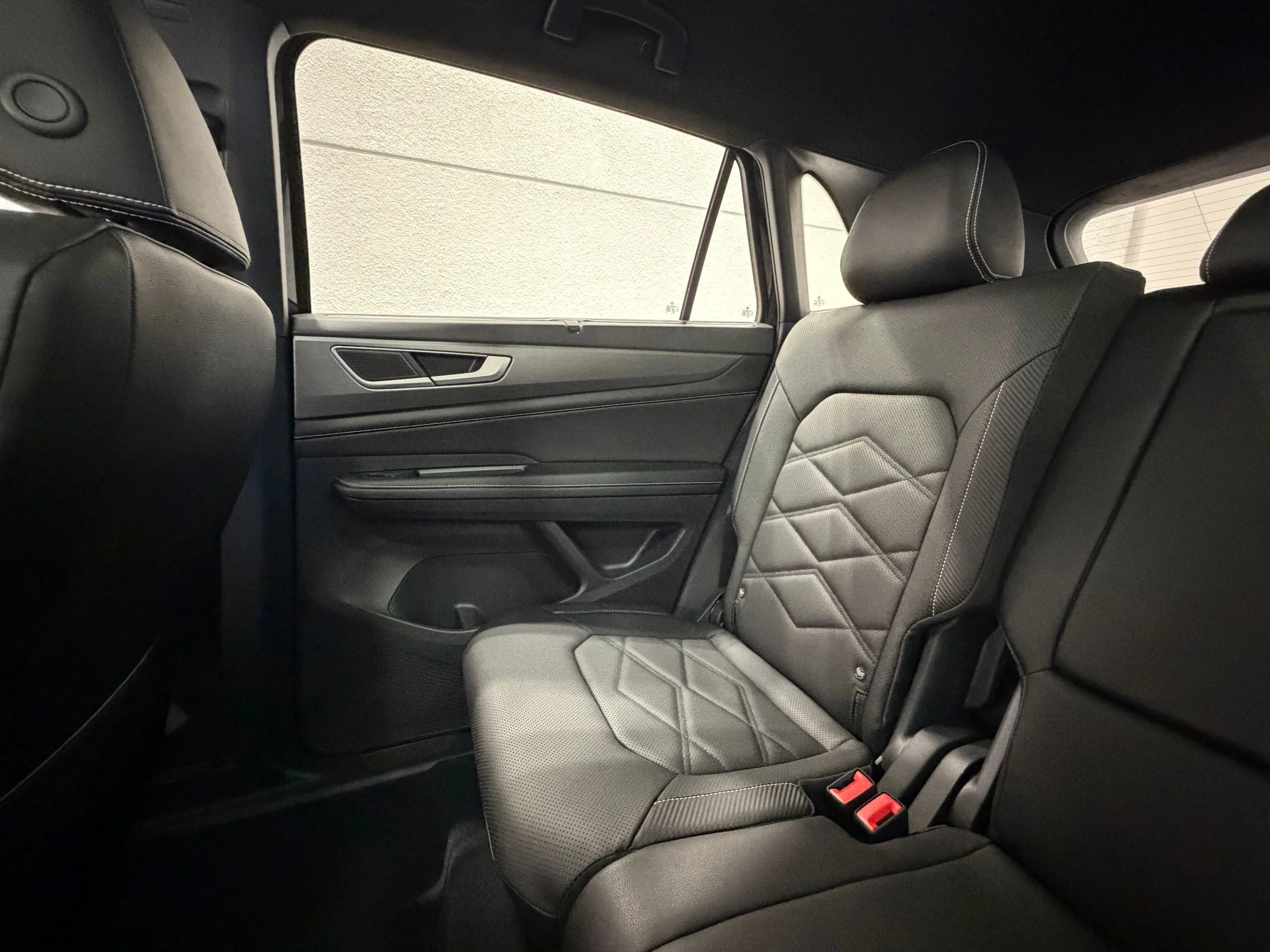 New 2026 Black Volkswagen 2.0T SE w/Technology image 33