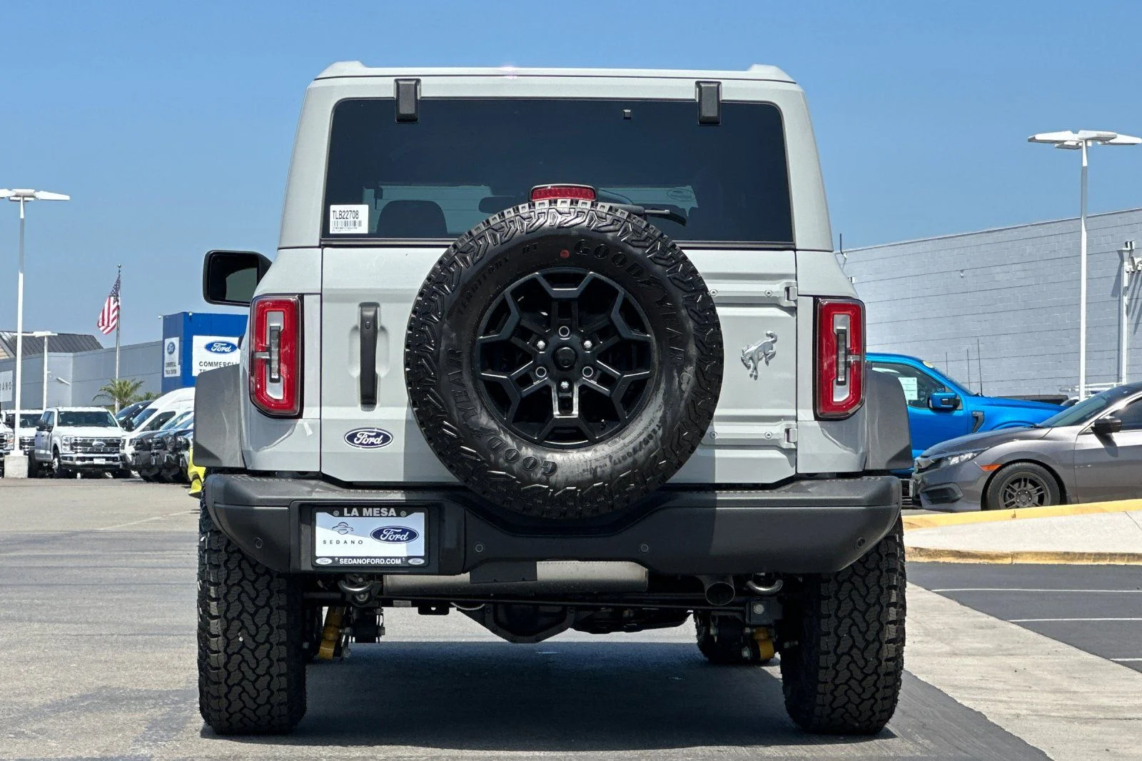 New 2026 Avalanche Gray Ford Badlands® image 4