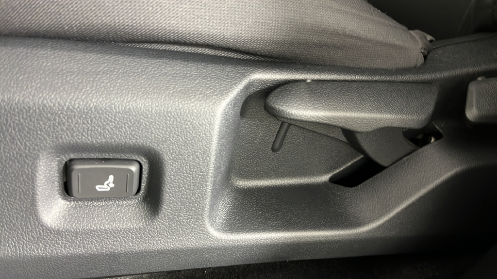 2025 Toyota Tacoma SR5 - Photo 34