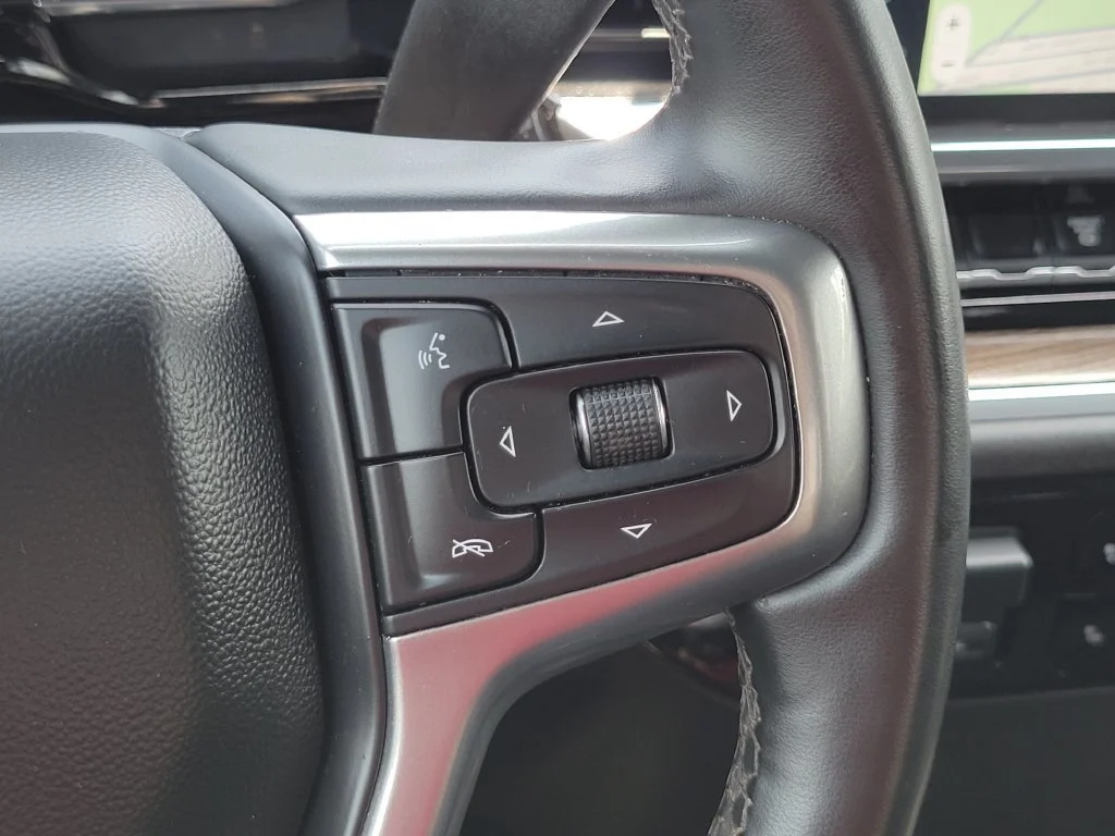 Used 2025 Summit White Chevrolet LT image 29