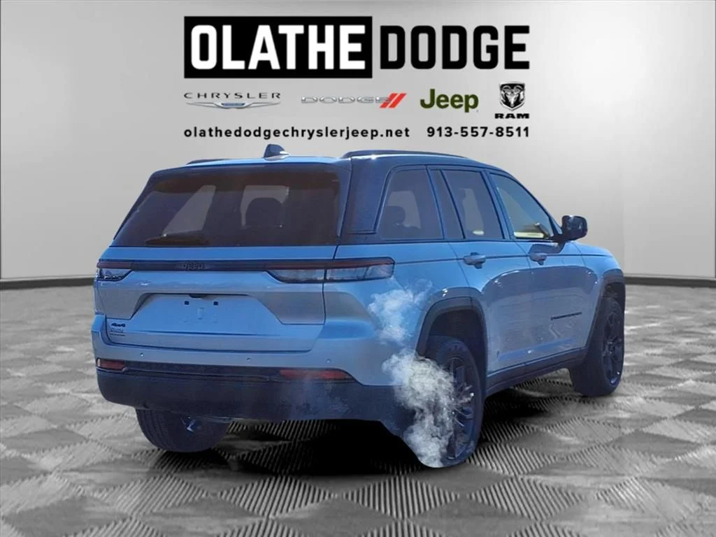 New 2025 Silver Zynith Exterior Paint Jeep Limited image 28