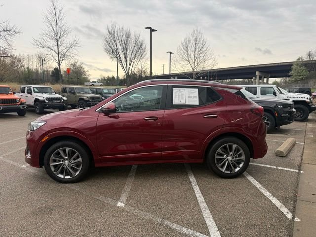 Used 2022 Red Buick Select image 3