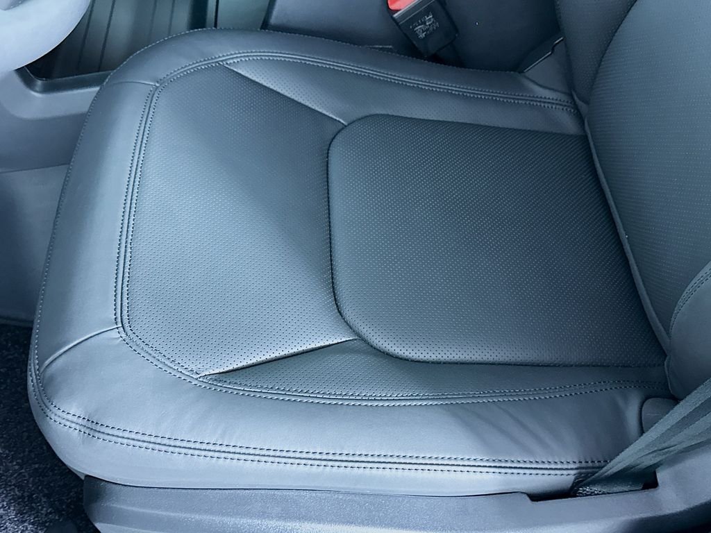 New 2025 Carpathian Grey Land Rover S image 18