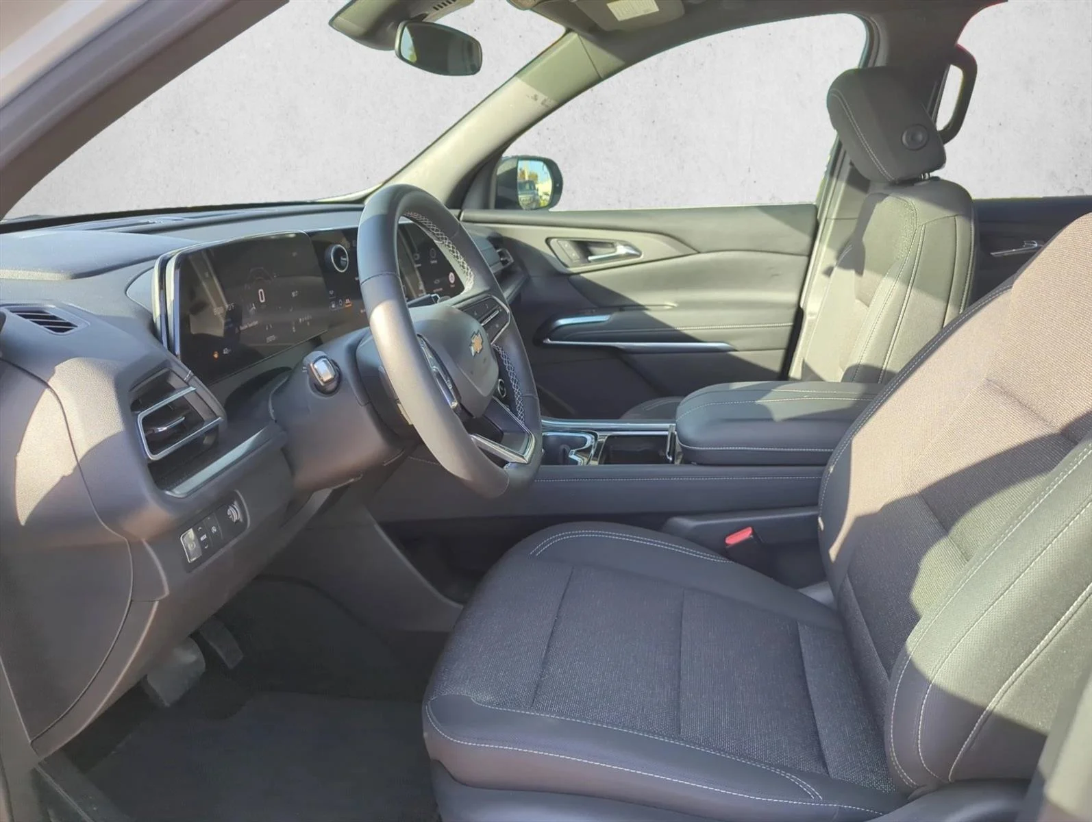 Used 2024 Summit White Chevrolet FWD LT image 9