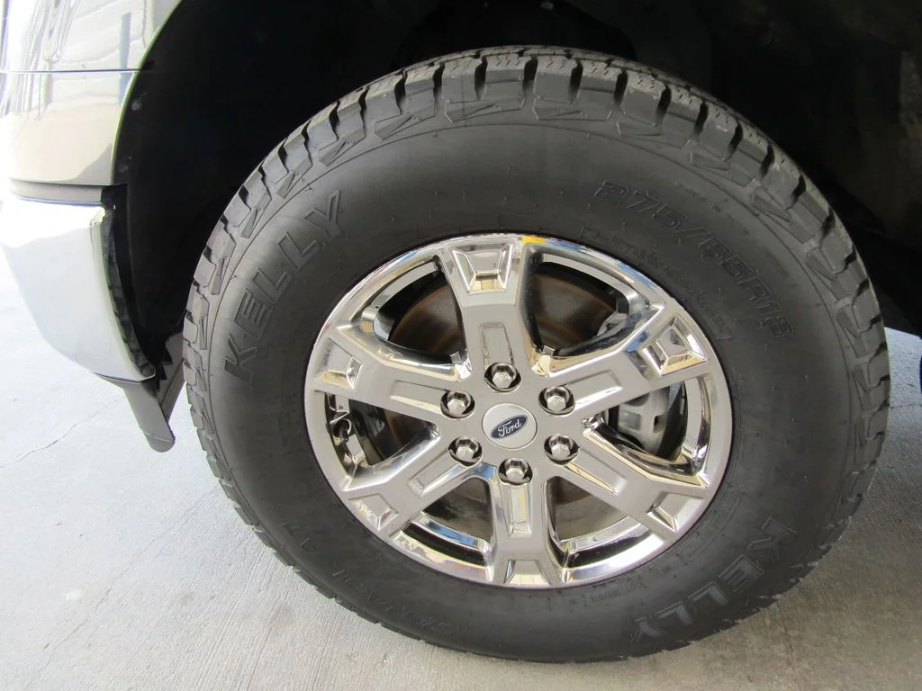 Used 2021 Gray Ford Lariat image 30
