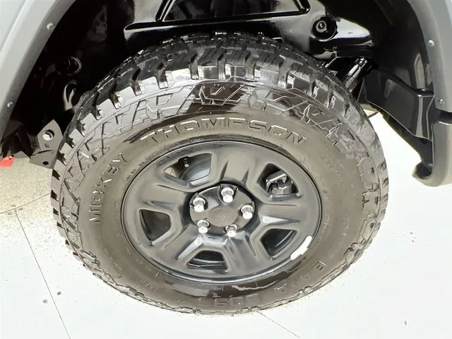 Used 2025 Red Jeep Sport image 39