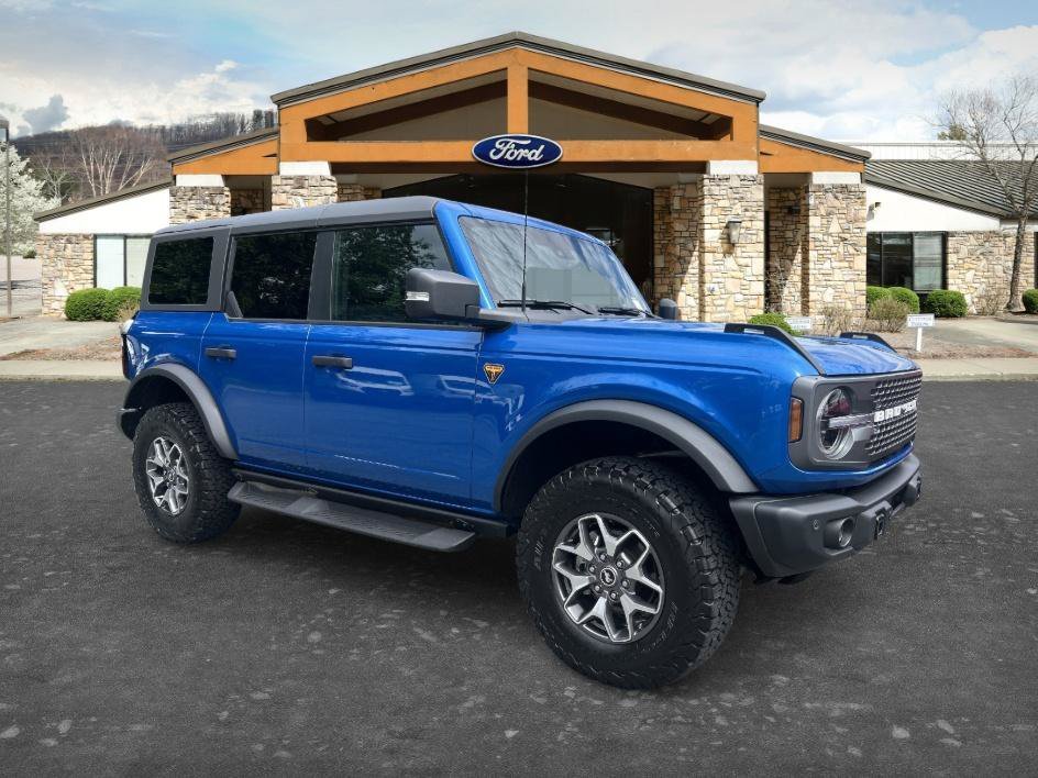 Used 2025 Blue Metallic Ford Badlands image 3