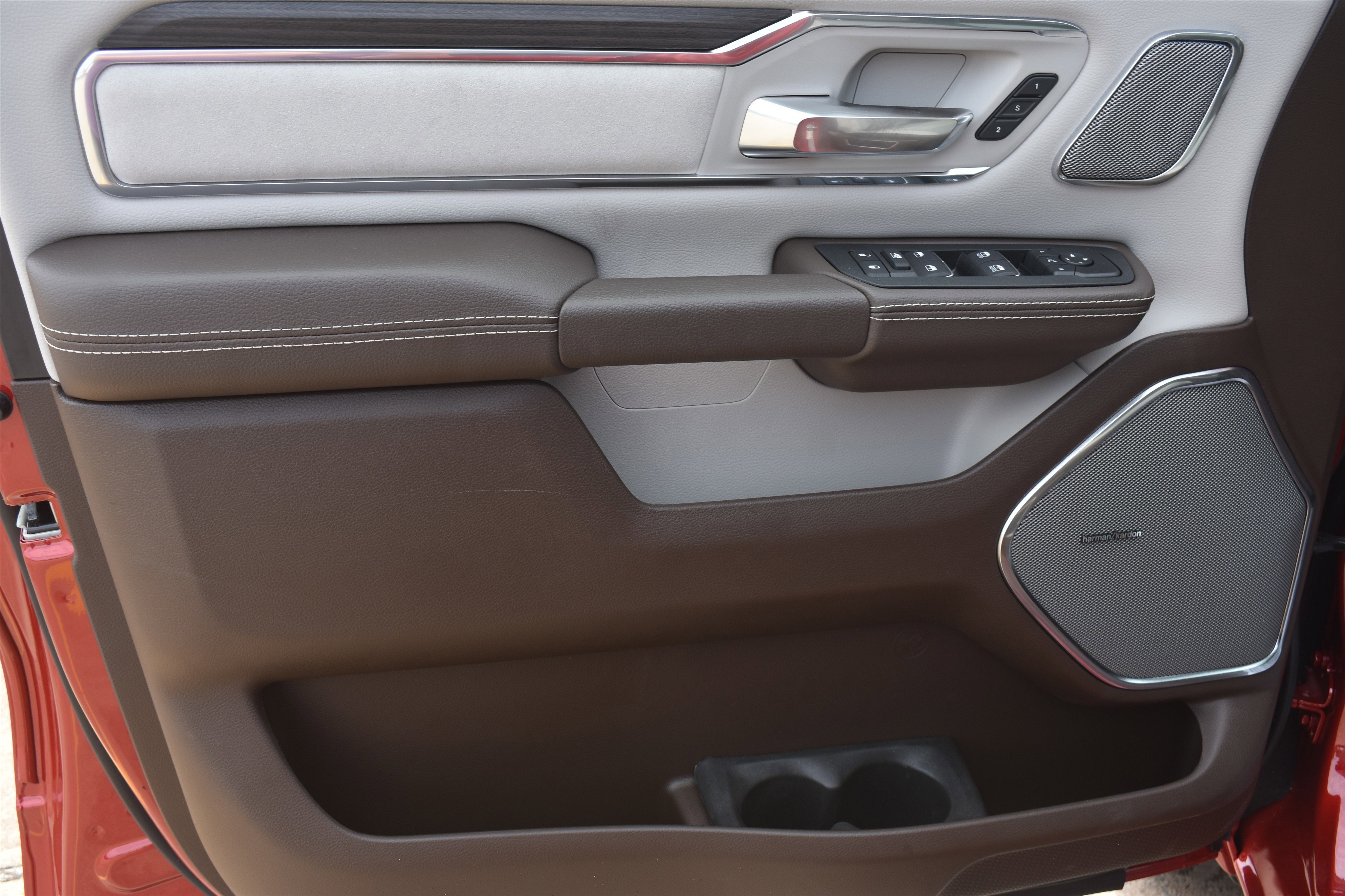 New 2026 Molten Red Pearl-Coat Exterior Paint RAM Laramie image 15