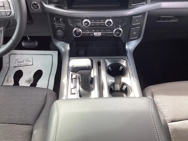 Used 2025 Oxford White Ford XLT image 15
