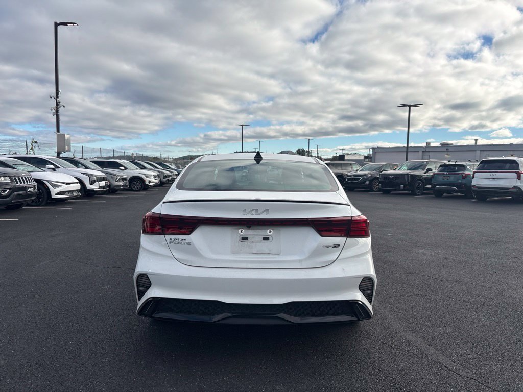 Used 2023 White Kia GT-Line image 4