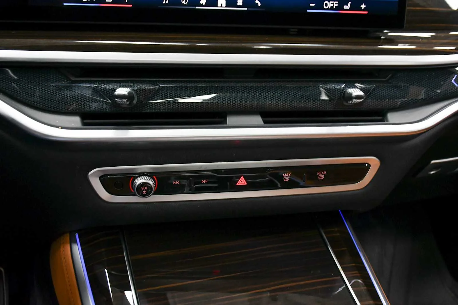Used 2024 Carbon Black Metallic BMW xDrive40i image 20