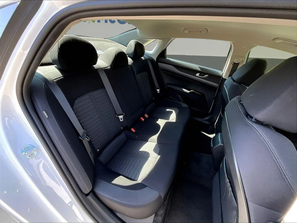 Used 2025 White Kia LXS image 25