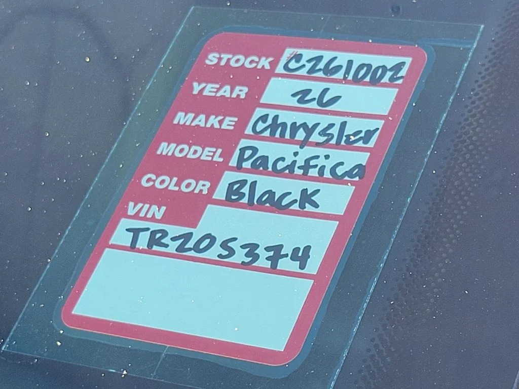New 2026 Diamond Black Crystal Pearl-Coat Exterior Paint Chrysler Select image 24