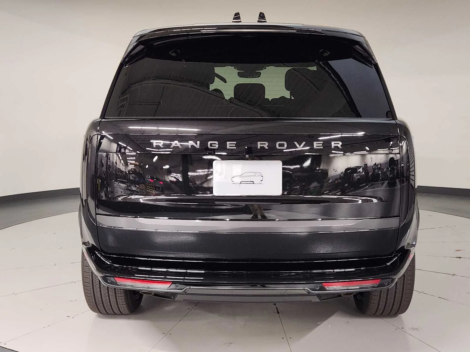 New 2026 Santorini Black Metallic Land Rover SE - P530 LWB 7 Seat image 17