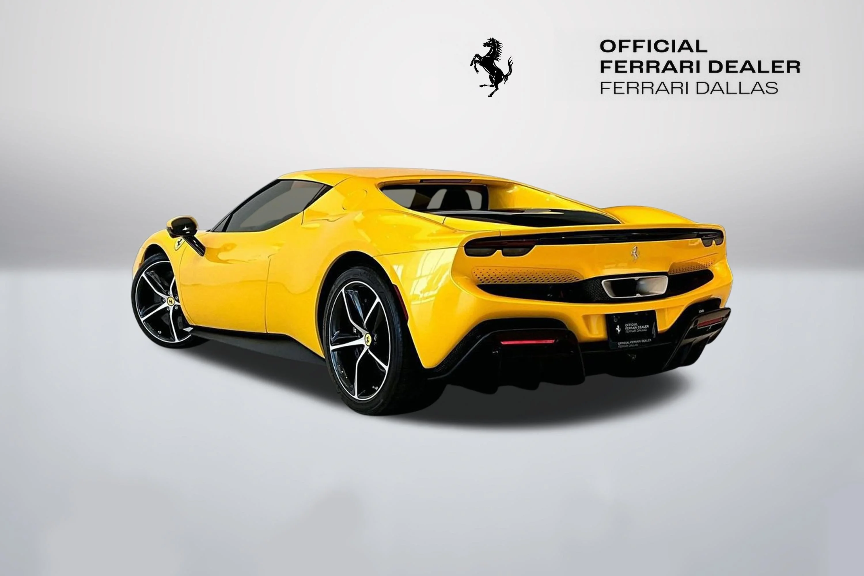Used 2023 Giallo Triplo Strato Ferrari  image 5